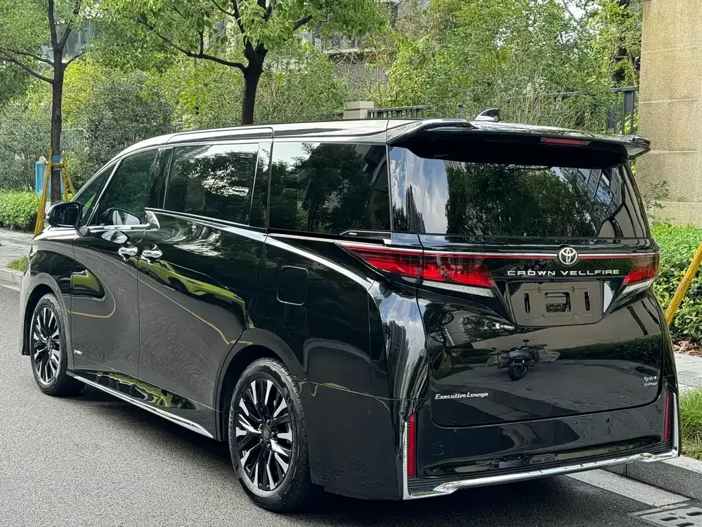 Toyota Vellfire — фото 4