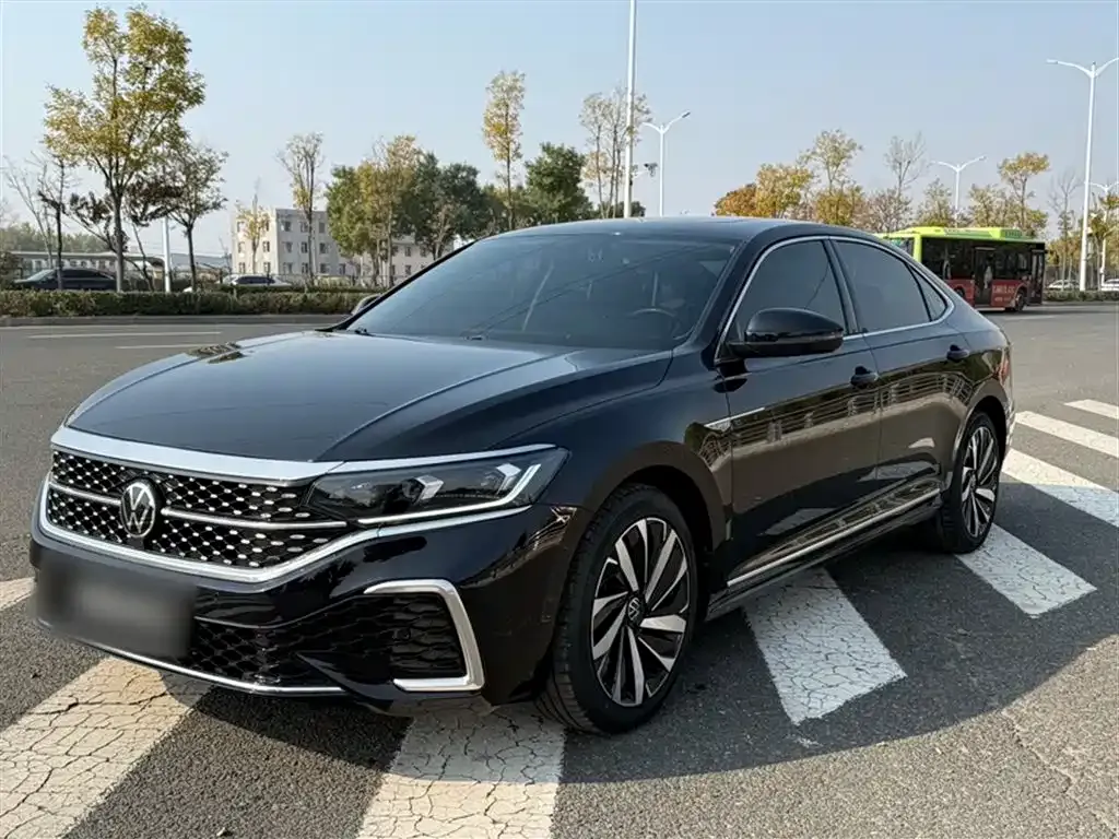 Volkswagen Passat — фото 1