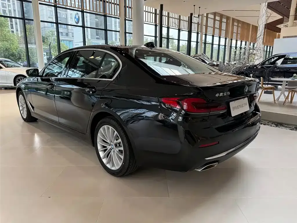 BMW 5 Series — фото 10
