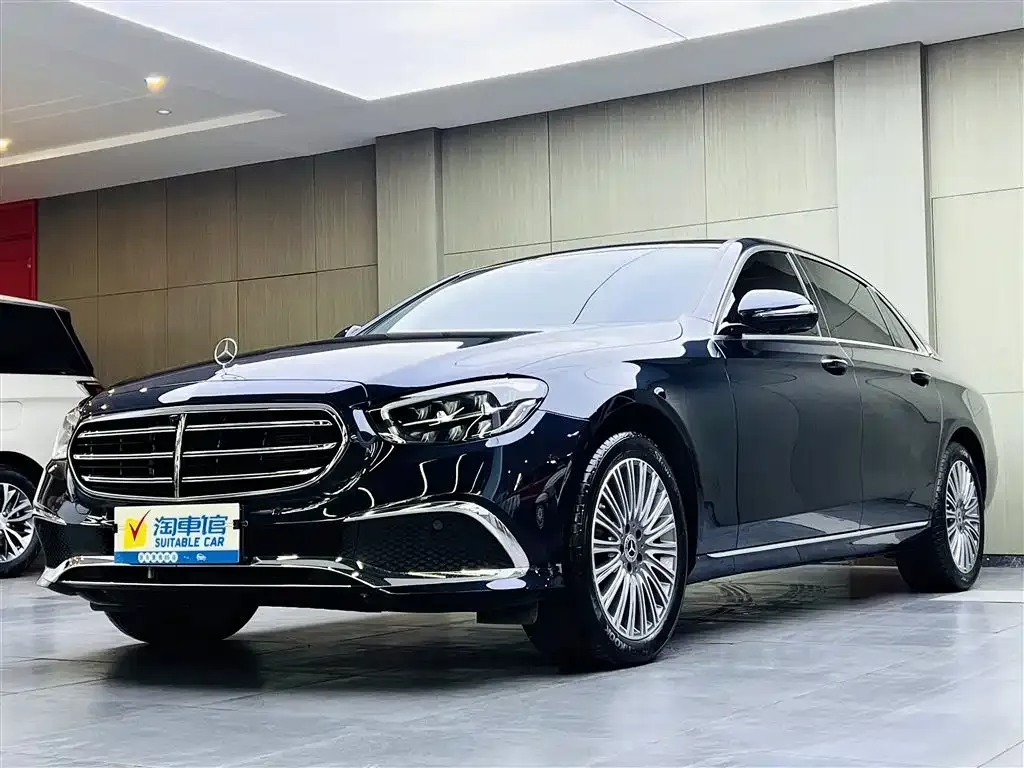 Mercedes-Benz E-Class — фото 1