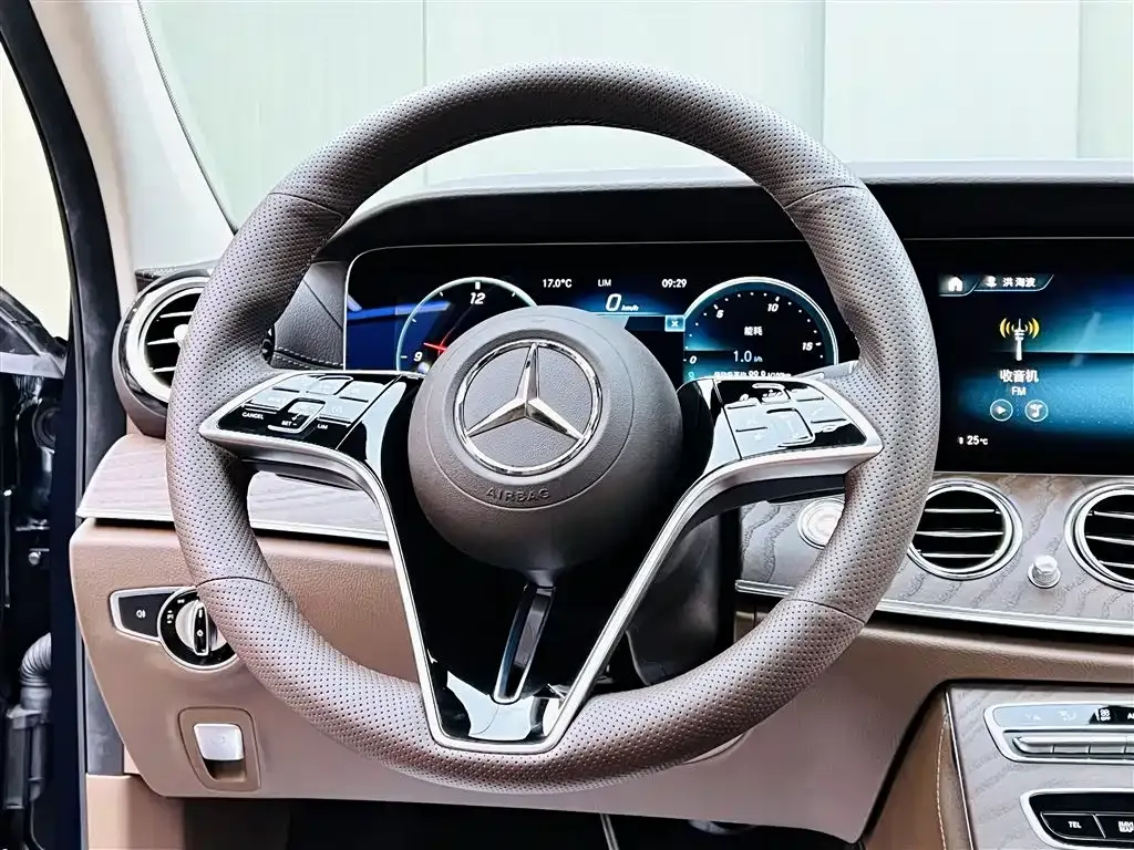 Mercedes-Benz E-Class — фото 10