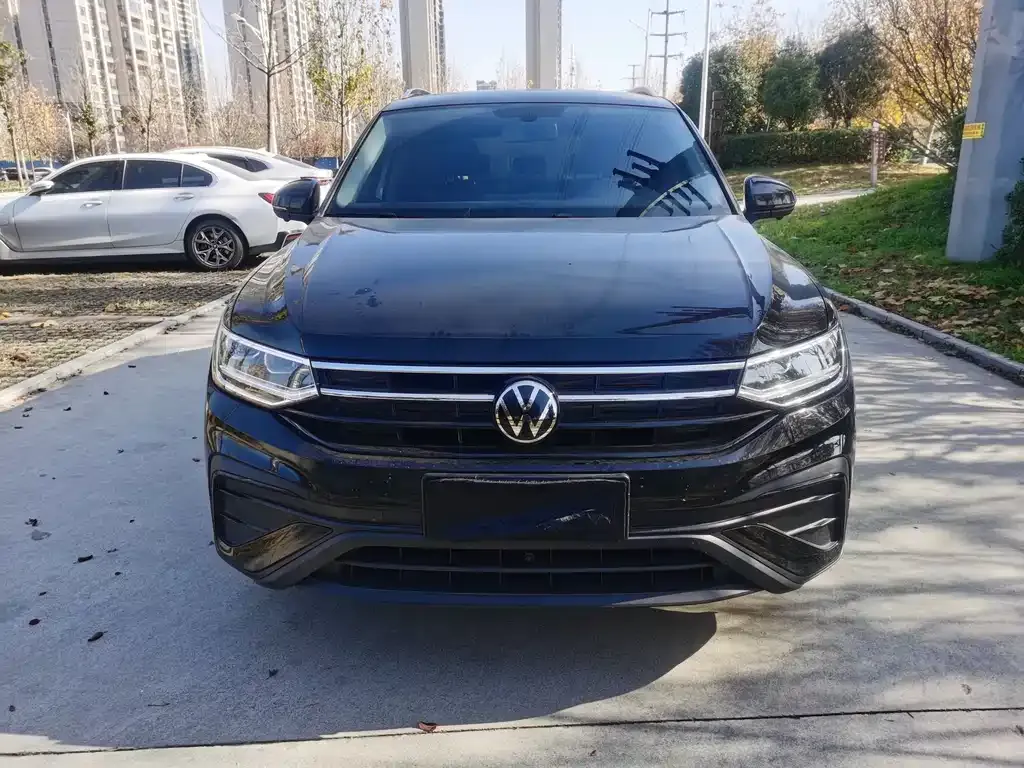 Volkswagen Tiguan L — фото 2