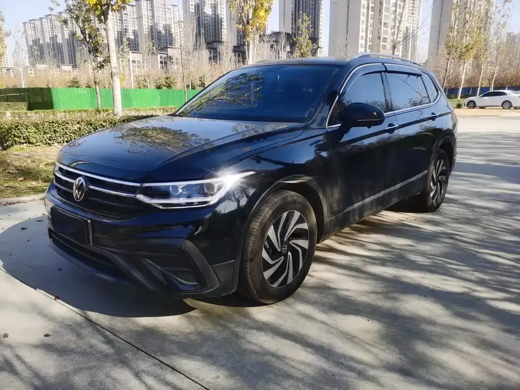 Volkswagen Tiguan L — фото 3