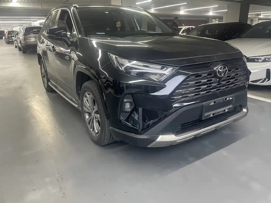 Toyota RAV4 — фото 1
