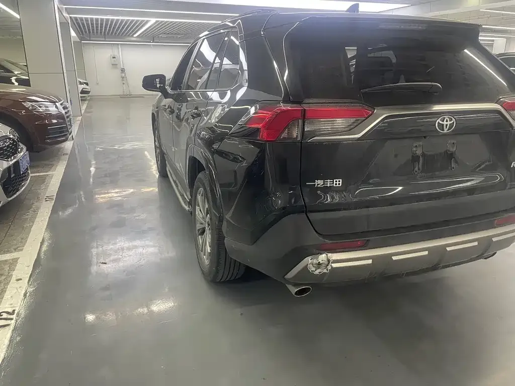 Toyota RAV4 — фото 8