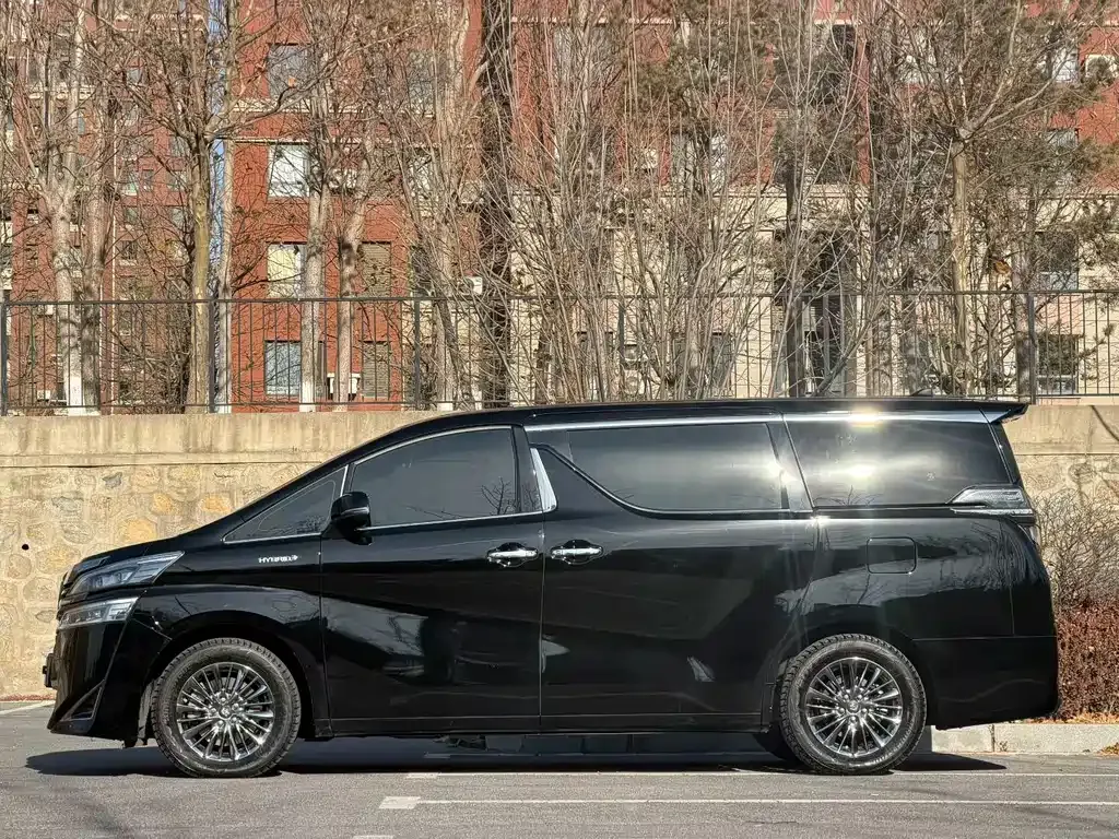 Toyota Vellfire — фото 3