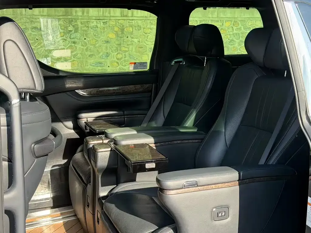 Toyota Vellfire — фото 5