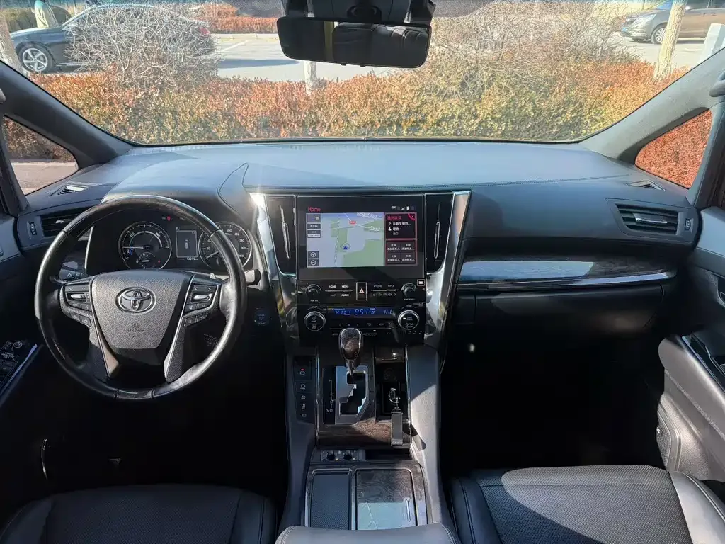 Toyota Vellfire — фото 6