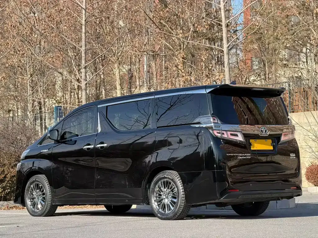 Toyota Vellfire — фото 7