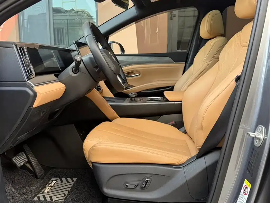 BYD L DM-i — фото 4