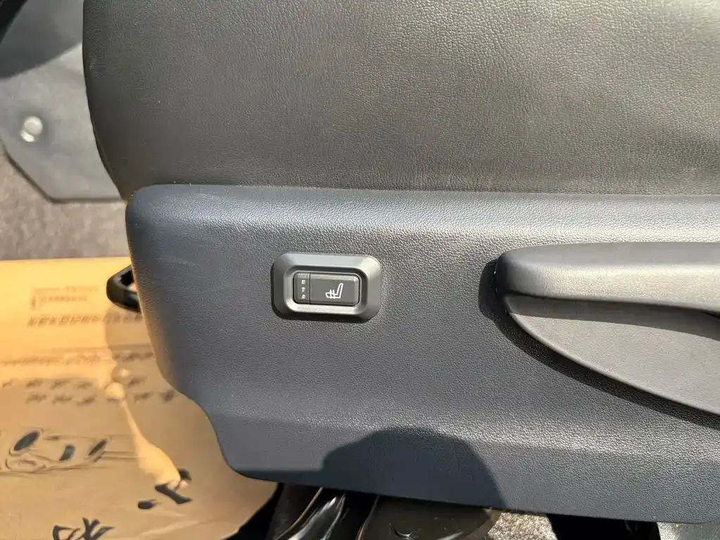 Toyota Yaris L — фото 10
