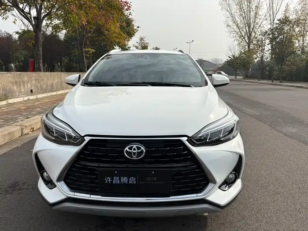 Toyota Yaris L — фото 3