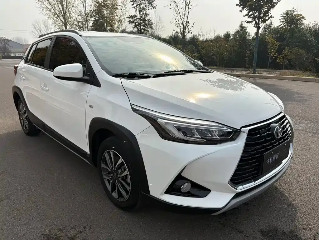 Toyota Yaris L — фото 4