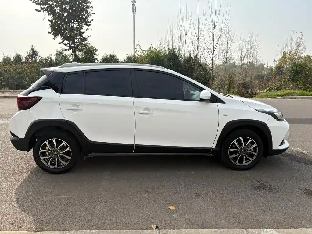 Toyota Yaris L — фото 5