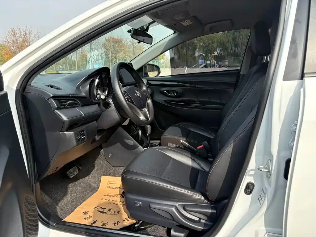 Toyota Yaris L — фото 8