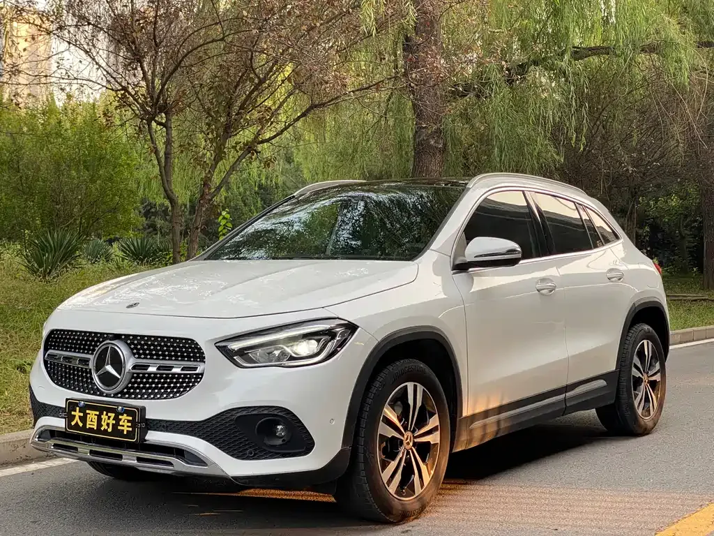Mercedes-Benz GLA — фото 1