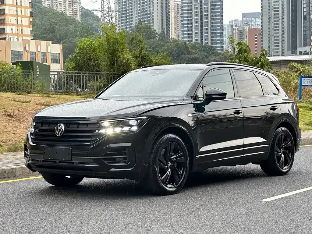 Volkswagen Touareg — фото 1