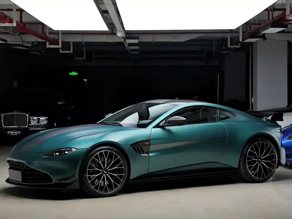 Aston Martin V8 Vantage — фото 1