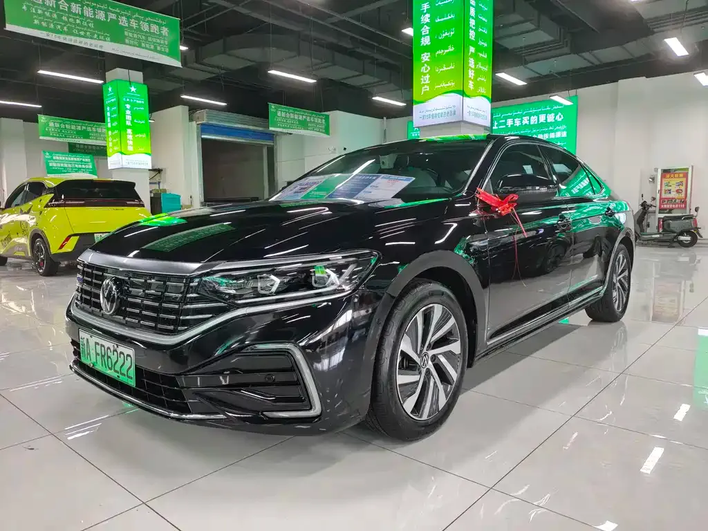 Volkswagen Passat New Energy — фото 1