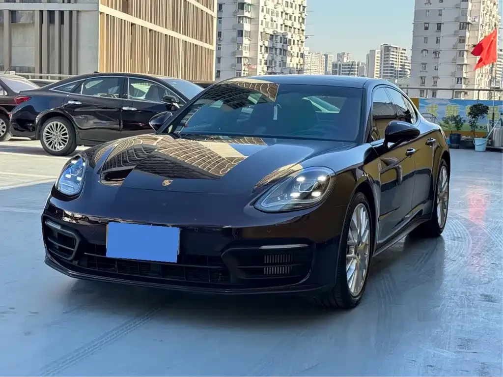 Porsche Panamera — фото 1