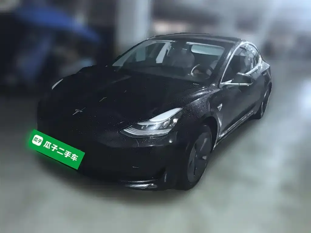 Tesla Model 3 — фото 1