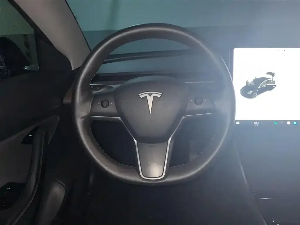 Tesla Model 3 — фото 3