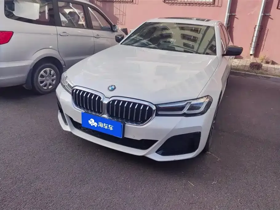 BMW 5 Series — фото 1