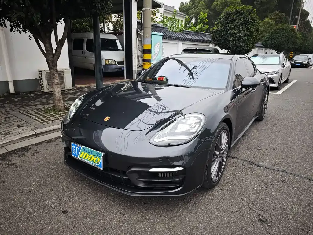 Porsche Panamera — фото 1