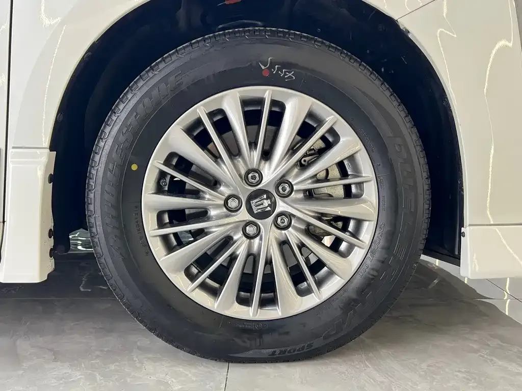 Toyota Vellfire — фото 10