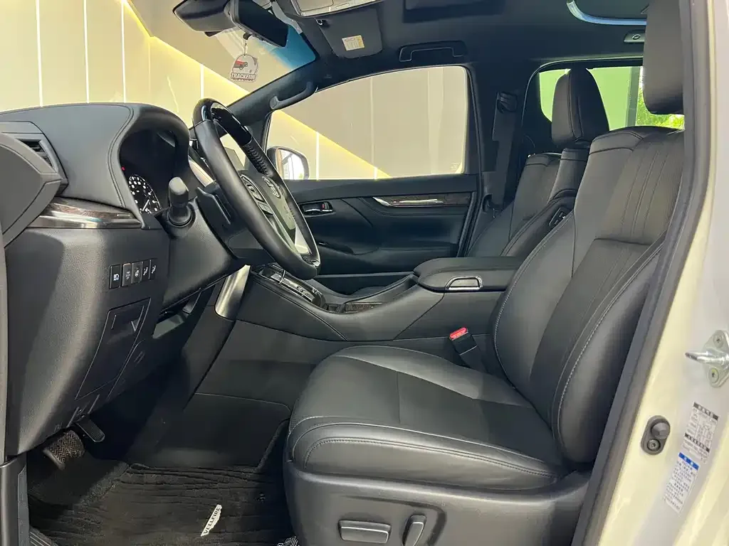 Toyota Vellfire — фото 6