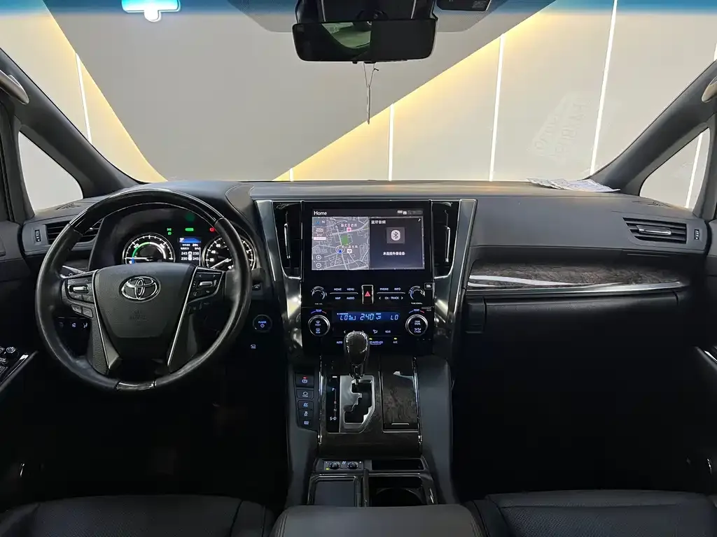 Toyota Vellfire — фото 8