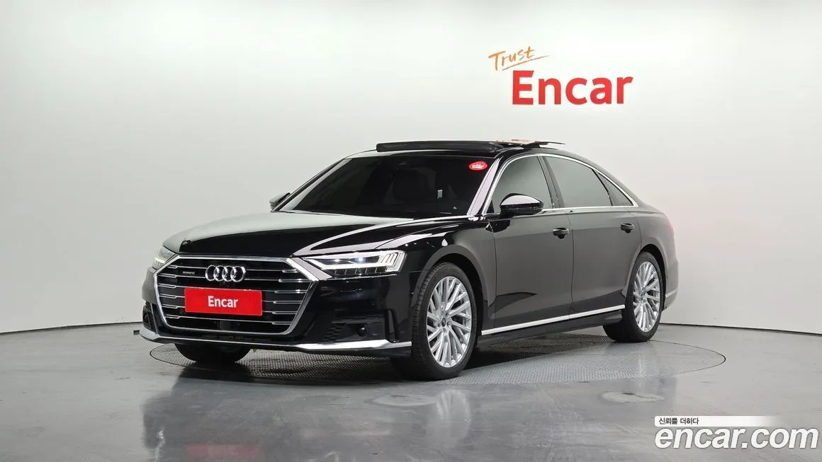 Audi A8 — фото 1