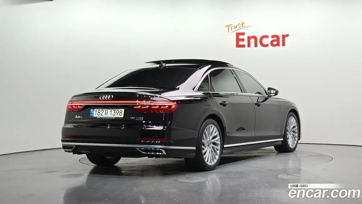 Audi A8 — фото 2
