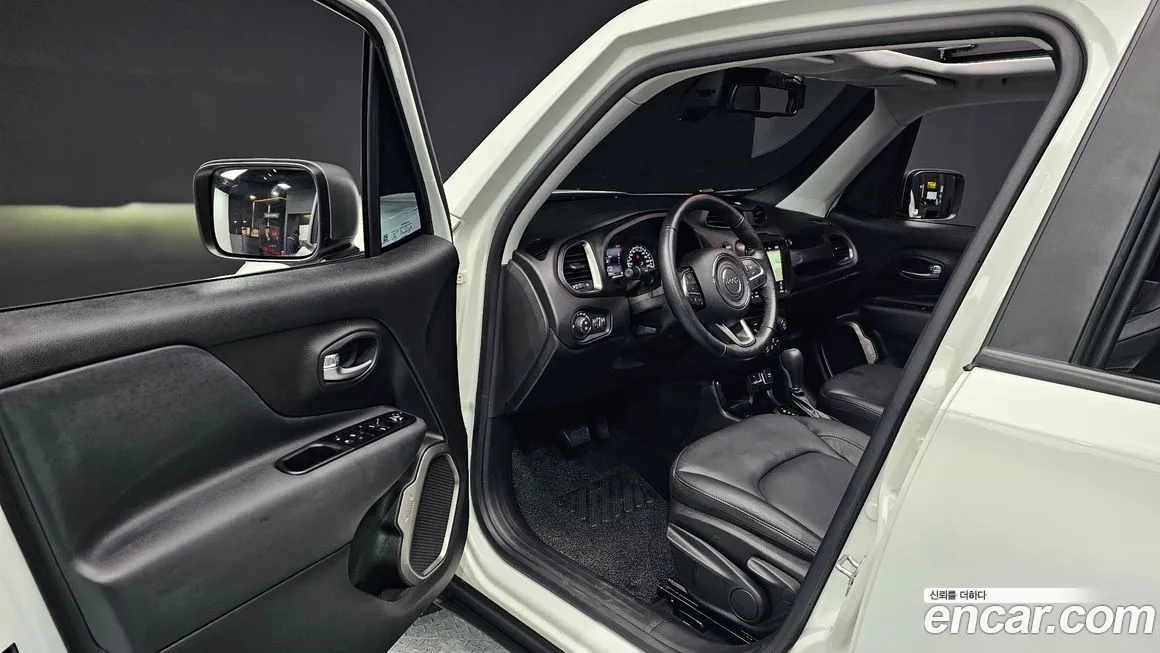 Jeep Renegade — фото 10