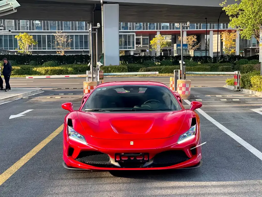 Ferrari F8 — фото 1
