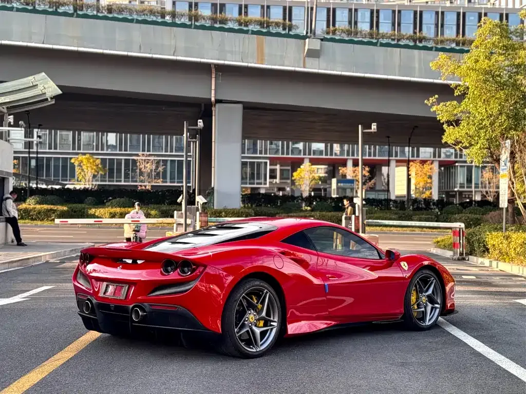 Ferrari F8 — фото 7