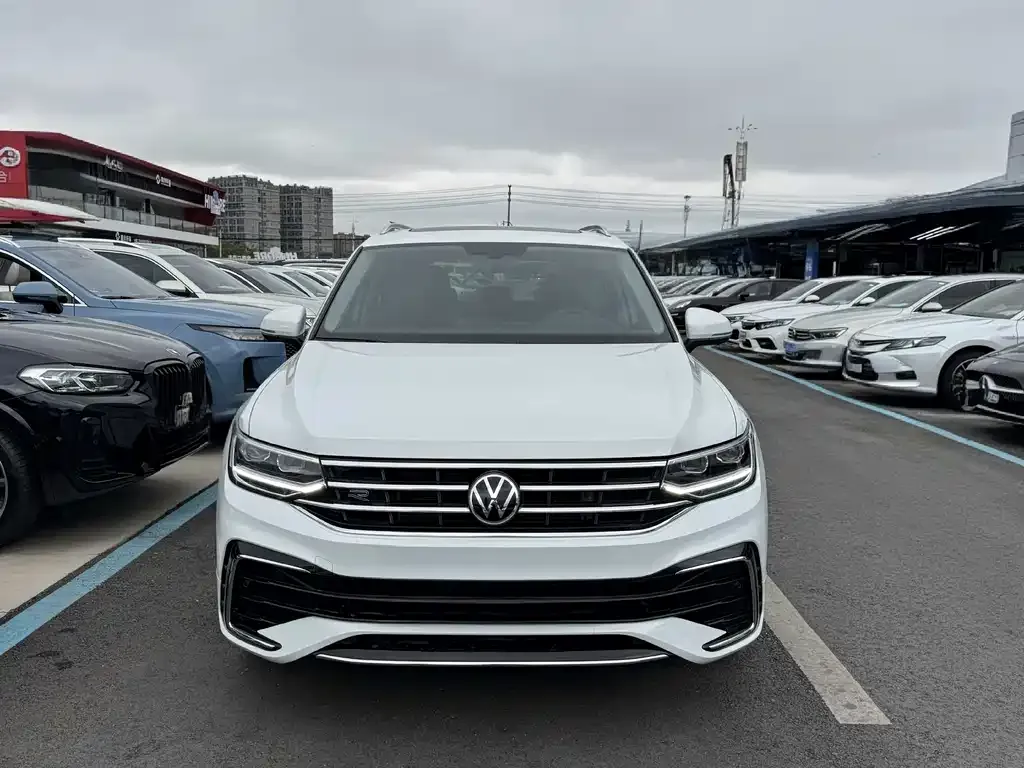 Volkswagen Tiguan L — фото 2