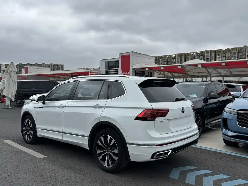 Volkswagen Tiguan L — фото 4