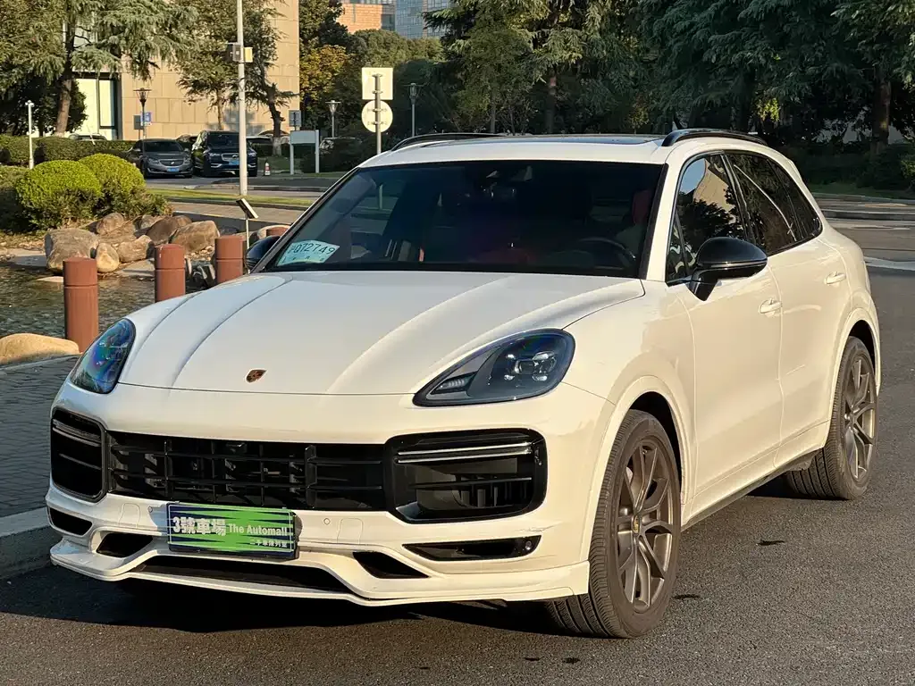 Porsche Cayenne — фото 1