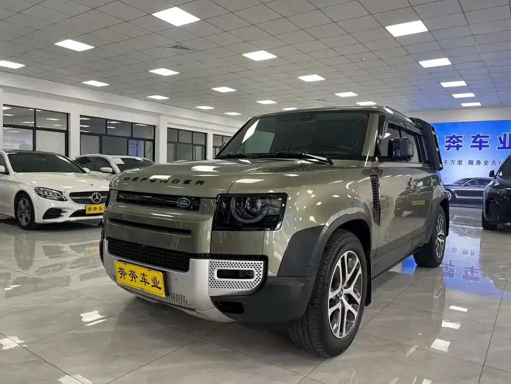 Land Rover Defender — фото 1