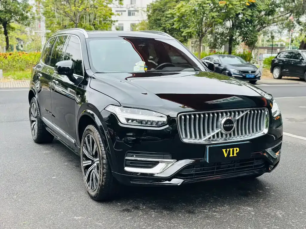 Volvo XC90 — фото 1