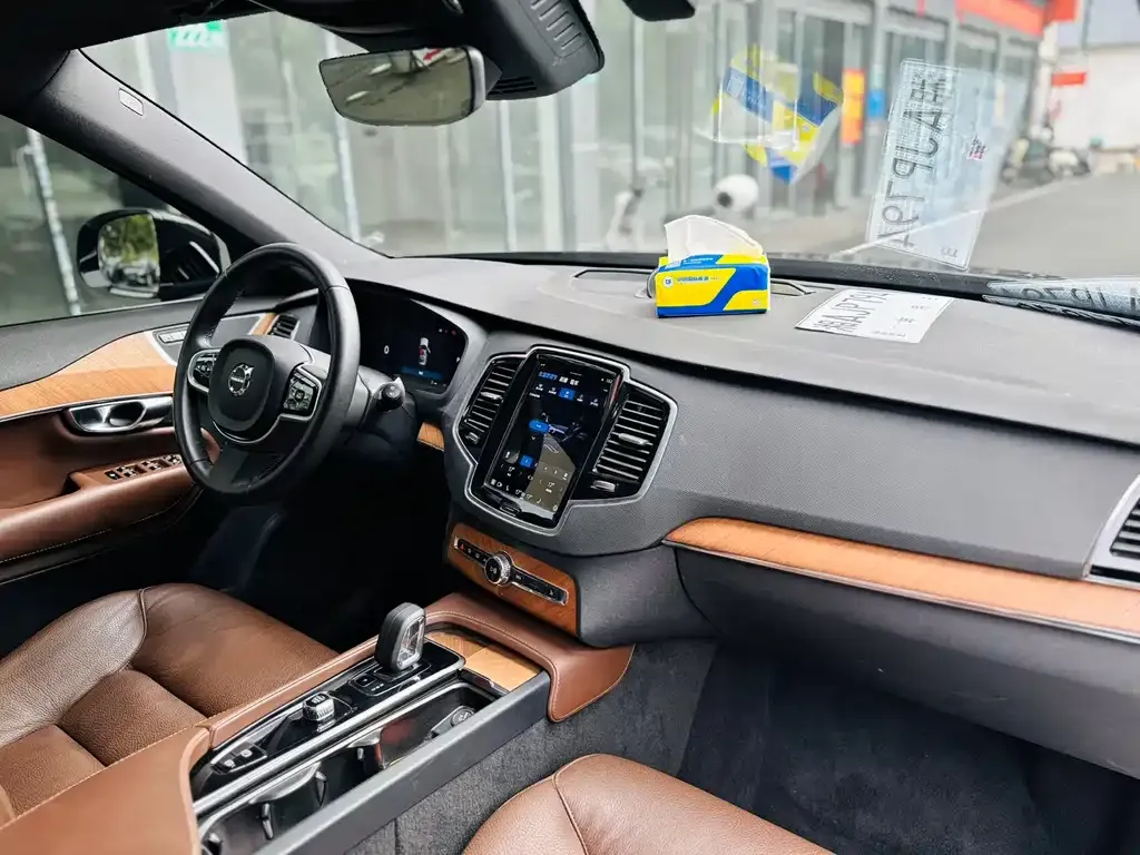 Volvo XC90 — фото 10