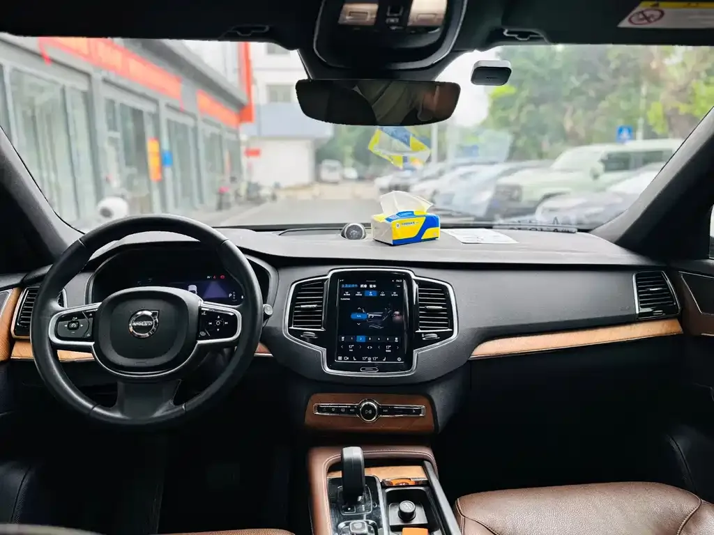 Volvo XC90 — фото 7