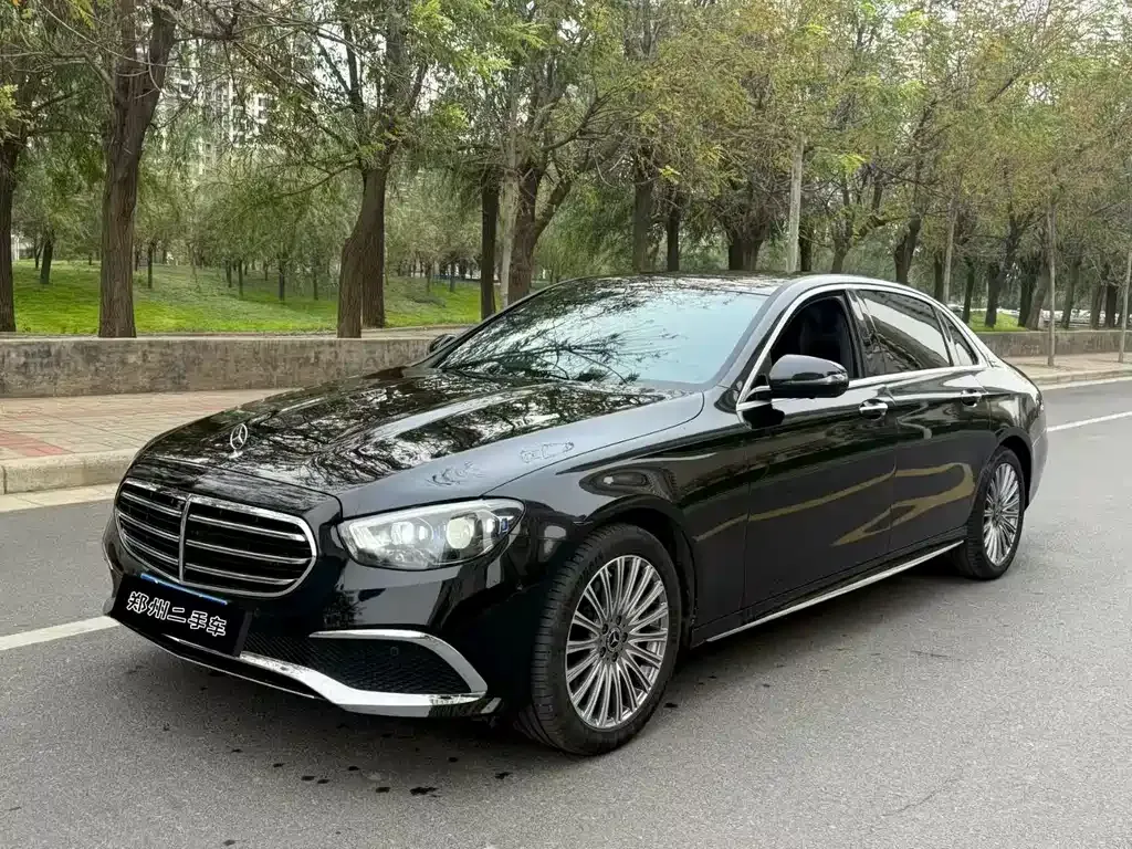 Mercedes-Benz E-Class — фото 1