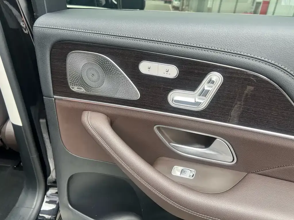 Mercedes-Benz GLS — фото 10