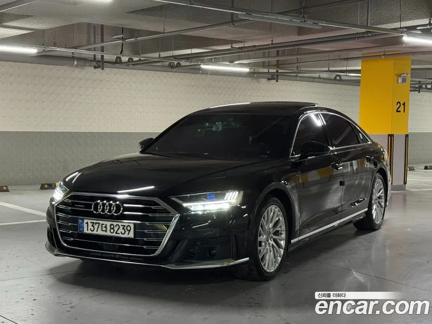 Audi A8 — фото 1
