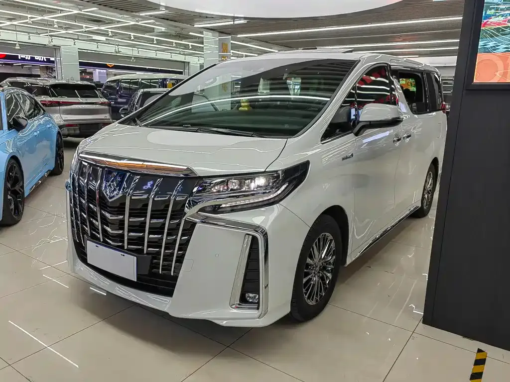 Toyota Alphard — фото 1