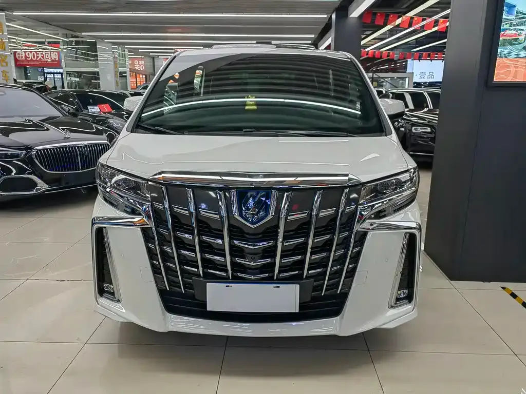 Toyota Alphard — фото 2