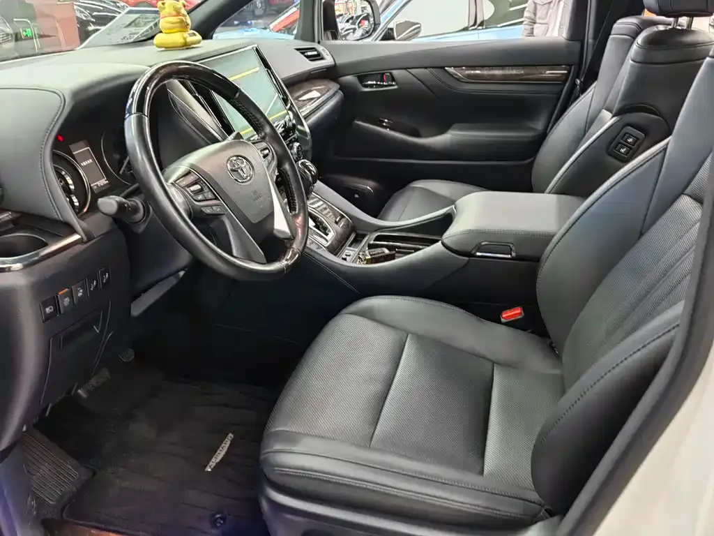 Toyota Alphard — фото 3