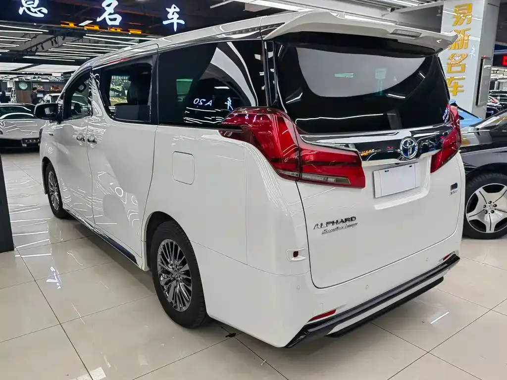 Toyota Alphard — фото 7